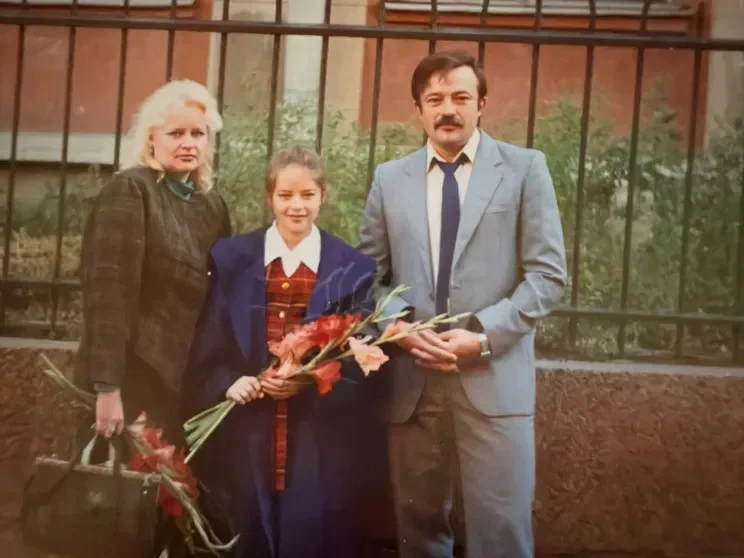 Детские снимки Марины Александровой: кадры из школьного альбома Марина Александрова, школьные фото, знаменитости, детство, архив