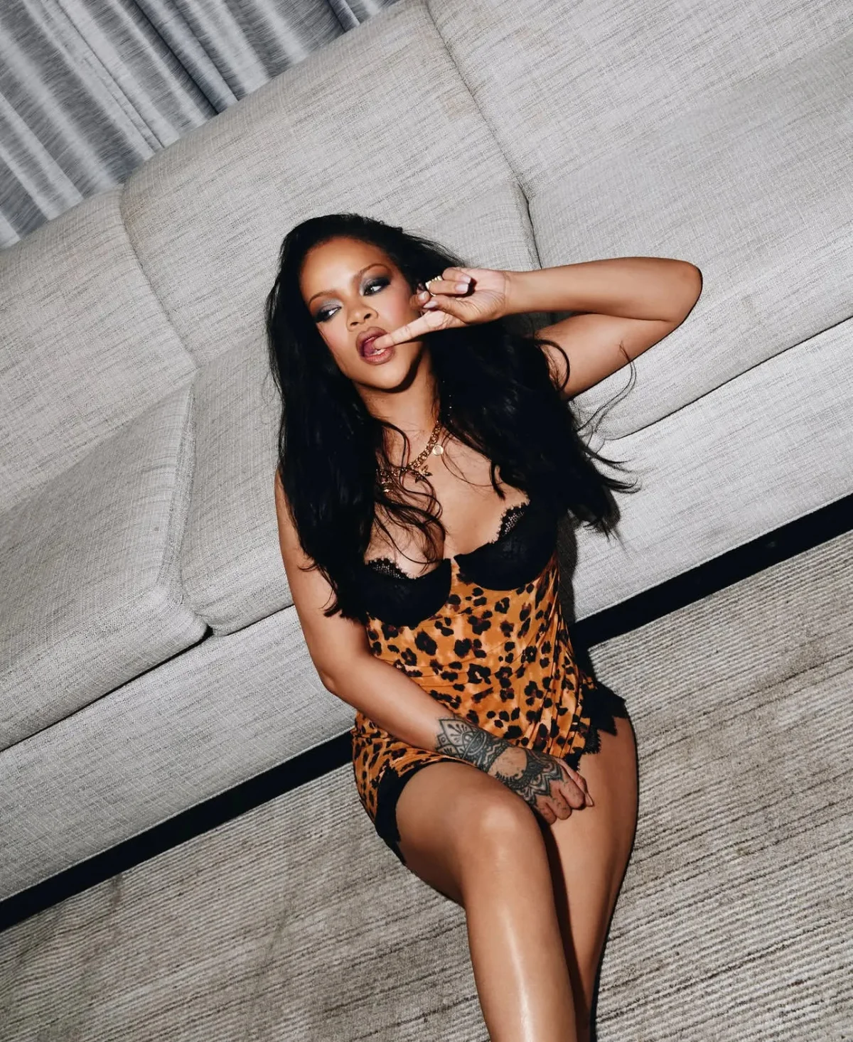 Леопард и кружево: Рианна показала новые кадры для Savage X Fenty