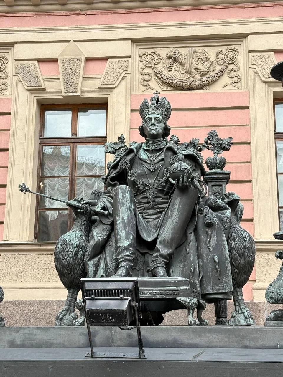 Невидимые сокровища: что скрывают фасады Петербурга Невидимые сокровища: что скрывают фасады Петербурга Петербург, архитектура, история, прогулки, детали, скульптура, зодчество
