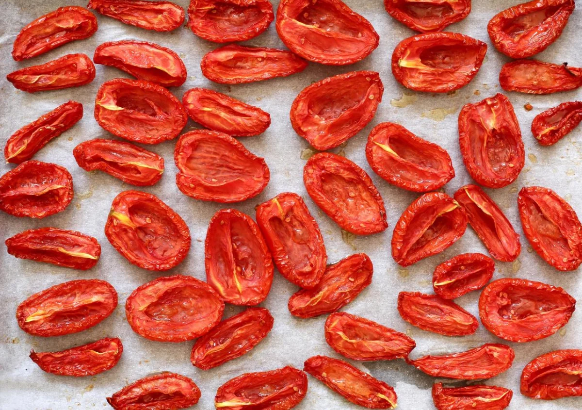 Максимально быстрый способ получить вкуснейшие вяленые томаты Максимально быстрый способ получить вкуснейшие вяленые томаты рецепты, заготовки, помидоры, духовка, кулинария