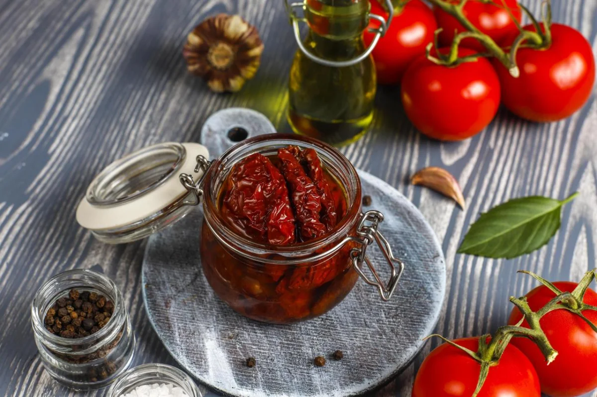 Максимально быстрый способ получить вкуснейшие вяленые томаты Максимально быстрый способ получить вкуснейшие вяленые томаты рецепты, заготовки, помидоры, духовка, кулинария