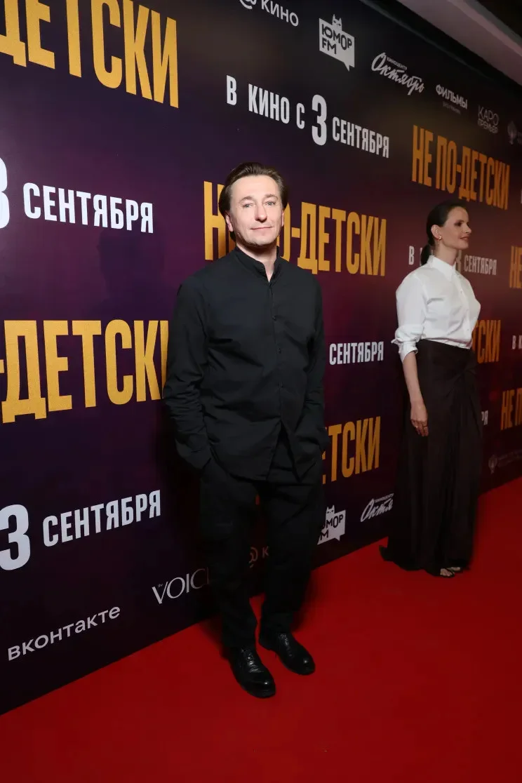 Звездный выход: Безруков и Матисон представили фильм Не по-детски Сергей Безруков, Анна Матисон, Не по-детски, премьера, кино, Мария Аронова, Алексей Учитель, светская хроника