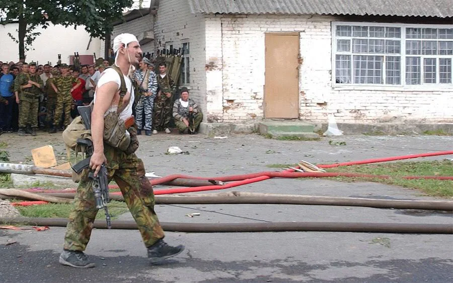 Они прикрыли собой детей: 10 имен спецназа, шагнувших в бессмертие Они прикрыли собой детей: 10 имен спецназа, шагнувших в бессмертие Беслан, спецназ ФСБ, Альфа, Вымпел, героизм, память, трагедия, история России