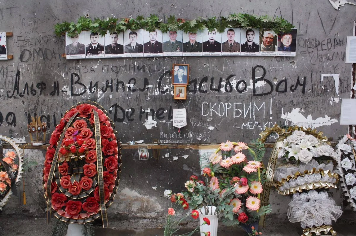 Они прикрыли собой детей: 10 имен спецназа, шагнувших в бессмертие Они прикрыли собой детей: 10 имен спецназа, шагнувших в бессмертие Беслан, спецназ ФСБ, Альфа, Вымпел, героизм, память, трагедия, история России