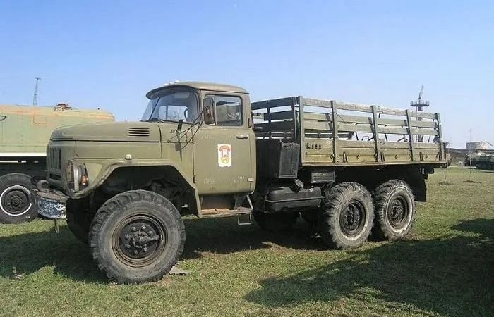 Миф о «могильщике» ЗиЛ-131: что погубило легендарный автозавод на самом деле Миф о «могильщике» ЗиЛ-131: что погубило легендарный автозавод на самом деле ЗиЛ, история, автопром, СССР, грузовики