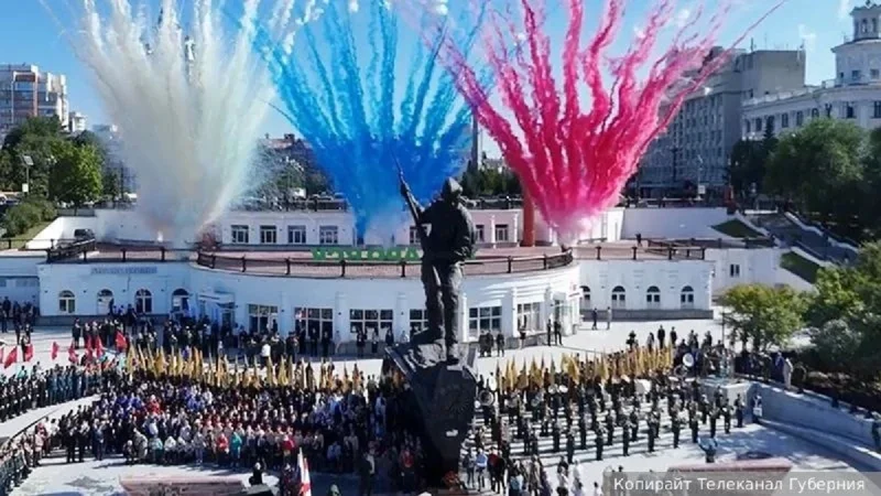 Токийскому дипломату указали на место: монумент герою стоит, а нота летит в мусорку