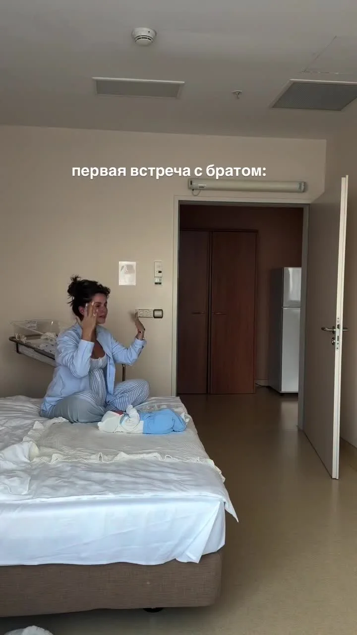Дочери Моряк и Андреасяна впервые увидели брата: реакция старшей рассмешила всех Дочери Моряк и Андреасяна впервые увидели брата: реакция старшей рассмешила всех Лиза Моряк, Сарик Андреасян, звездные дети, семья, новорожденный