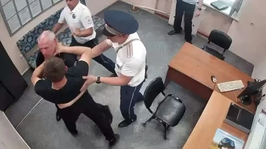 Разбушевавшийся токарь получил срок за нападение на стражей порядка