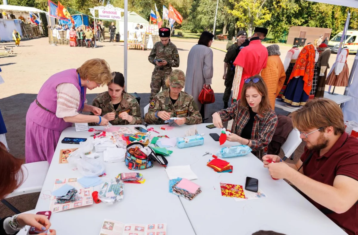 Как казачата веселились: детская программа фестиваля «Казачья станица Москва» фестиваль, казаки, Коломенское, дети, конное шоу, мастер-классы, история, бесплатно