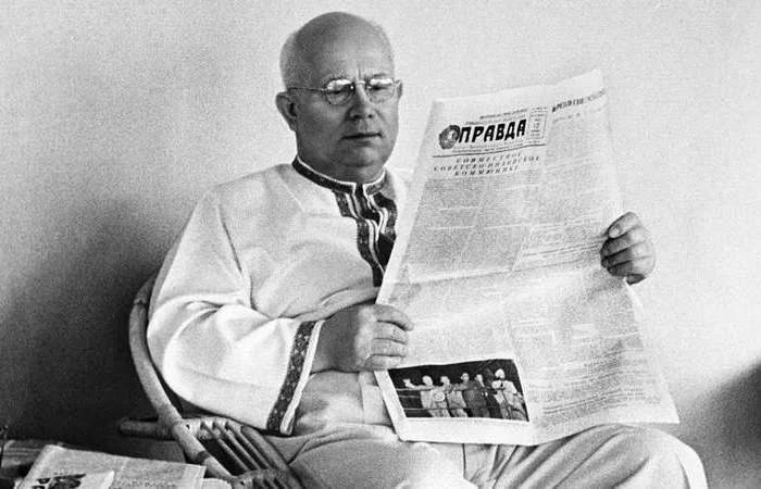Как свергнутый генсек оказался на грядках