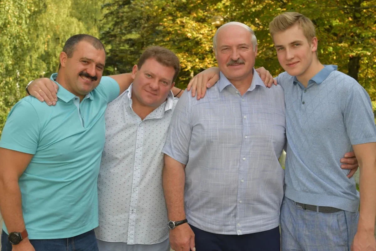Николай Лукашенко: от диплома в Китае до службы в армии Николай Лукашенко: от диплома в Китае до службы в армии Николай Лукашенко, Александр Лукашенко, биотехнологии, армия, Беларусь, знаменитости, семья