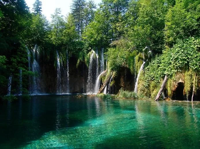 Вода, от которой не отвести глаз: 15 жемчужин планеты озера, природа, путешествия, Канада, Россия, Хорватия, Китай, Словения, Мексика, США, Италия, Австрия, Шотландия, Венгрия, Гватемала