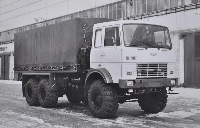 Белорусский тяжеловоз, который не сдался МАЗ-6317, грузовики, Беларусь, автопром, история, СССР, армия, техника