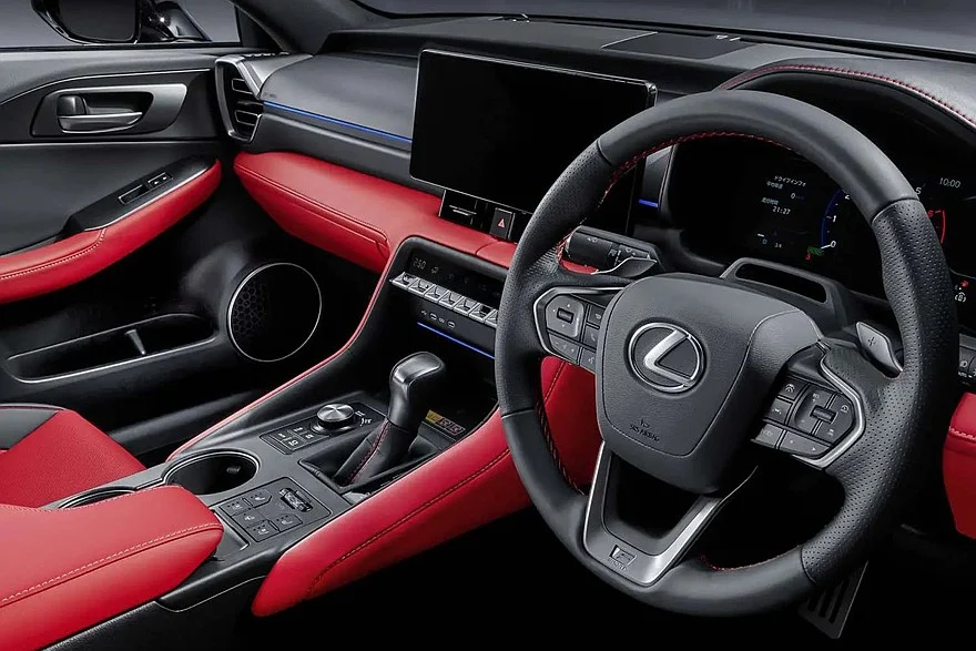 Lexus IS: черный режим включен Lexus IS, спецверсия, гибрид, Япония, F Sport, автомобили, новинки