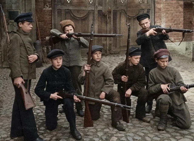 Россия в огне: 20 редких кадров смутного времени история, революция, гражданская война, ретро, фотографии, Петроград, 1917, 1918, 1919, 1920, 1921