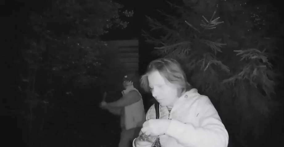 Удар битой за 28 тысяч: нападение во дворе попало на камеру криминал, Санкт-Петербург, нападение, разбой, видео