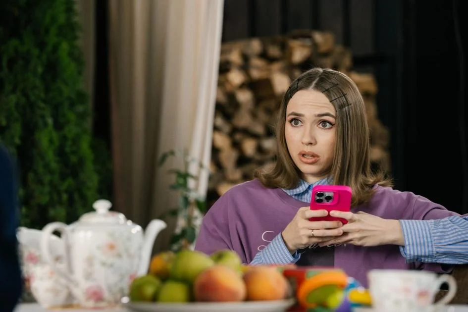 9 вещей, за которые зумеров считают невоспитанными 9 вещей, за которые зумеров считают невоспитанными зумеры, бумеры, поколения, семья, границы, психология, работа, отношения