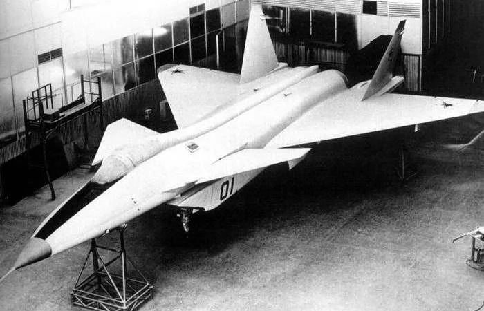 Истребитель с ракетами на «крыше»: как СССР догонял Америку МиГ 1.44, Су-57, истребитель, авиация, СССР, F-22, ПАК ФА, военная техника