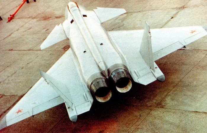 Истребитель с ракетами на «крыше»: как СССР догонял Америку МиГ 1.44, Су-57, истребитель, авиация, СССР, F-22, ПАК ФА, военная техника