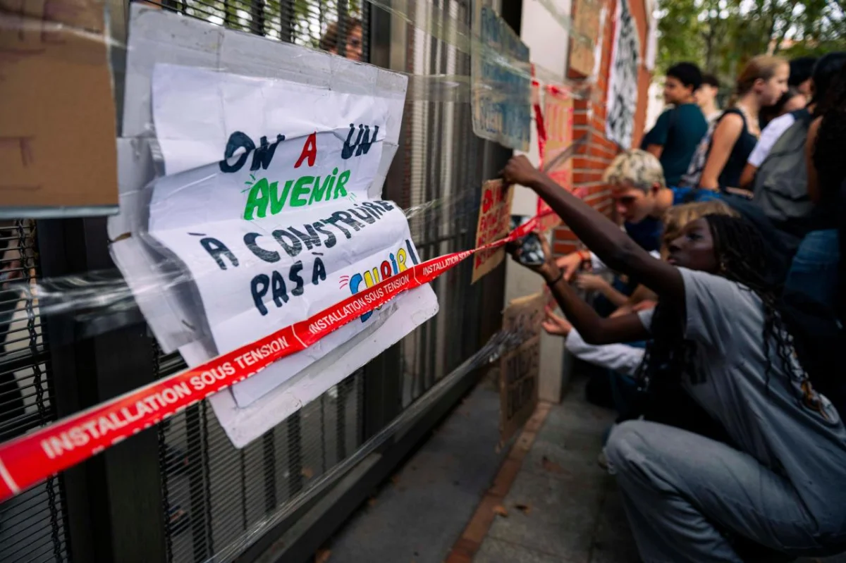 Франция в огне: школьники жгут лицеи Франция, протесты, школьники, беспорядки, образование, погромы