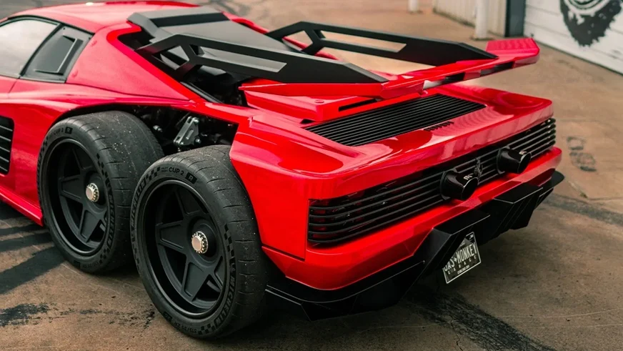 Шестиколёсная Ferrari Testarossa от Gas Monkey Ferrari, Testarossa, Gas Monkey, тюнинг, шестиколёсный, суперкар, V8, Chevrolet Corvette
