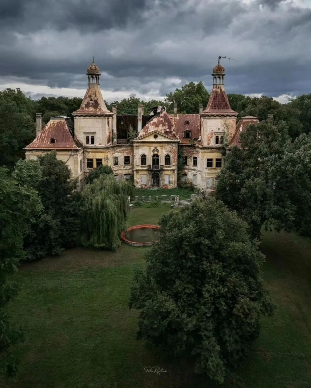 Там, где время остановилось заброшенные места, призрачные города, руины, замки, атмосфера