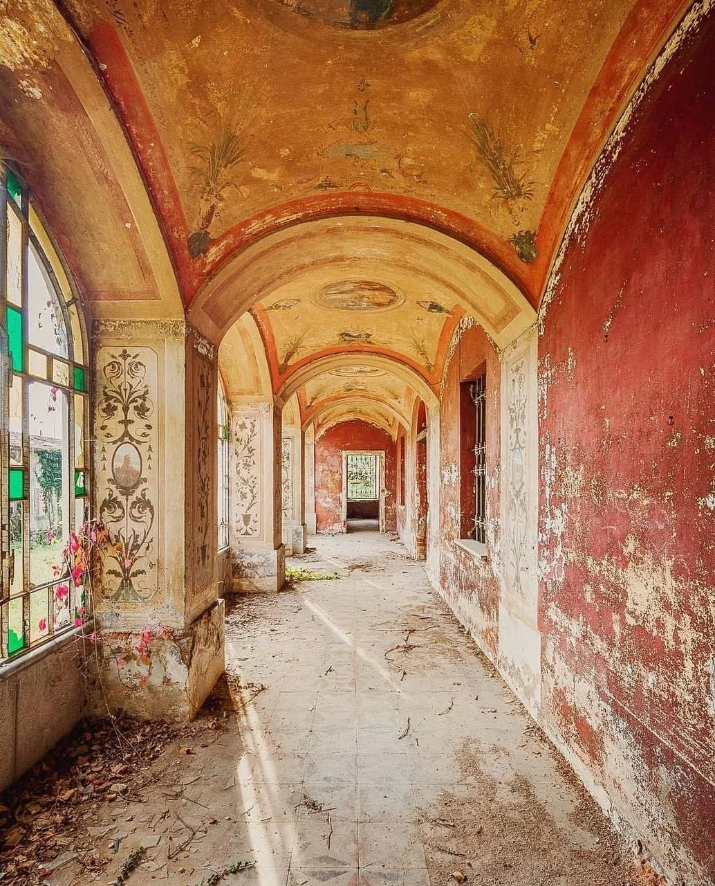 Там, где время остановилось заброшенные места, призрачные города, руины, замки, атмосфера