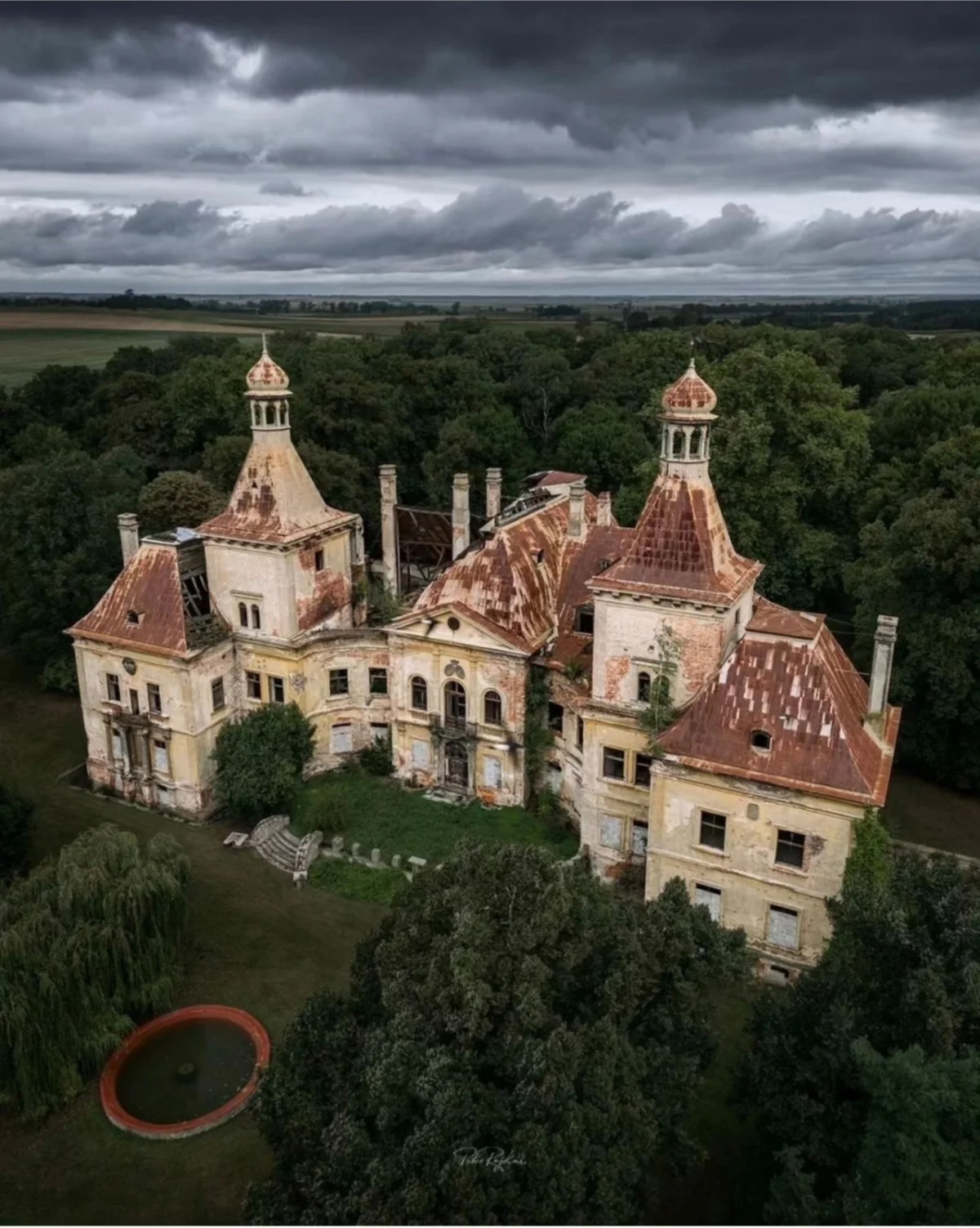 Там, где время остановилось заброшенные места, призрачные города, руины, замки, атмосфера