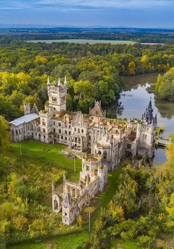 Там, где время остановилось заброшенные места, призрачные города, руины, замки, атмосфера