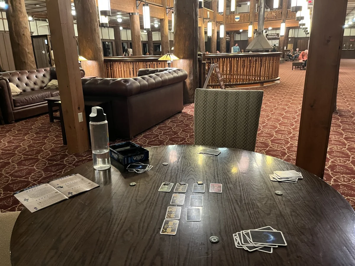 Номер за $364 и медведи под окном: как мы год ждали этот отель Many Glacier Hotel, Глейшер, Монтана, путешествия, отели, медведи, гризли, США, национальные парки, бронирование