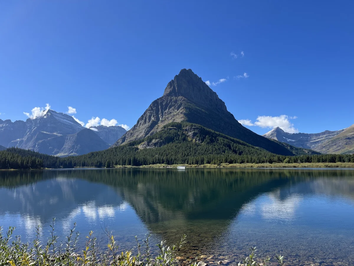 Номер за $364 и медведи под окном: как мы год ждали этот отель Many Glacier Hotel, Глейшер, Монтана, путешествия, отели, медведи, гризли, США, национальные парки, бронирование