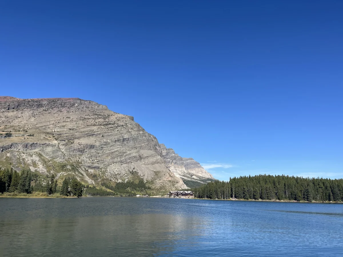 Номер за $364 и медведи под окном: как мы год ждали этот отель Many Glacier Hotel, Глейшер, Монтана, путешествия, отели, медведи, гризли, США, национальные парки, бронирование