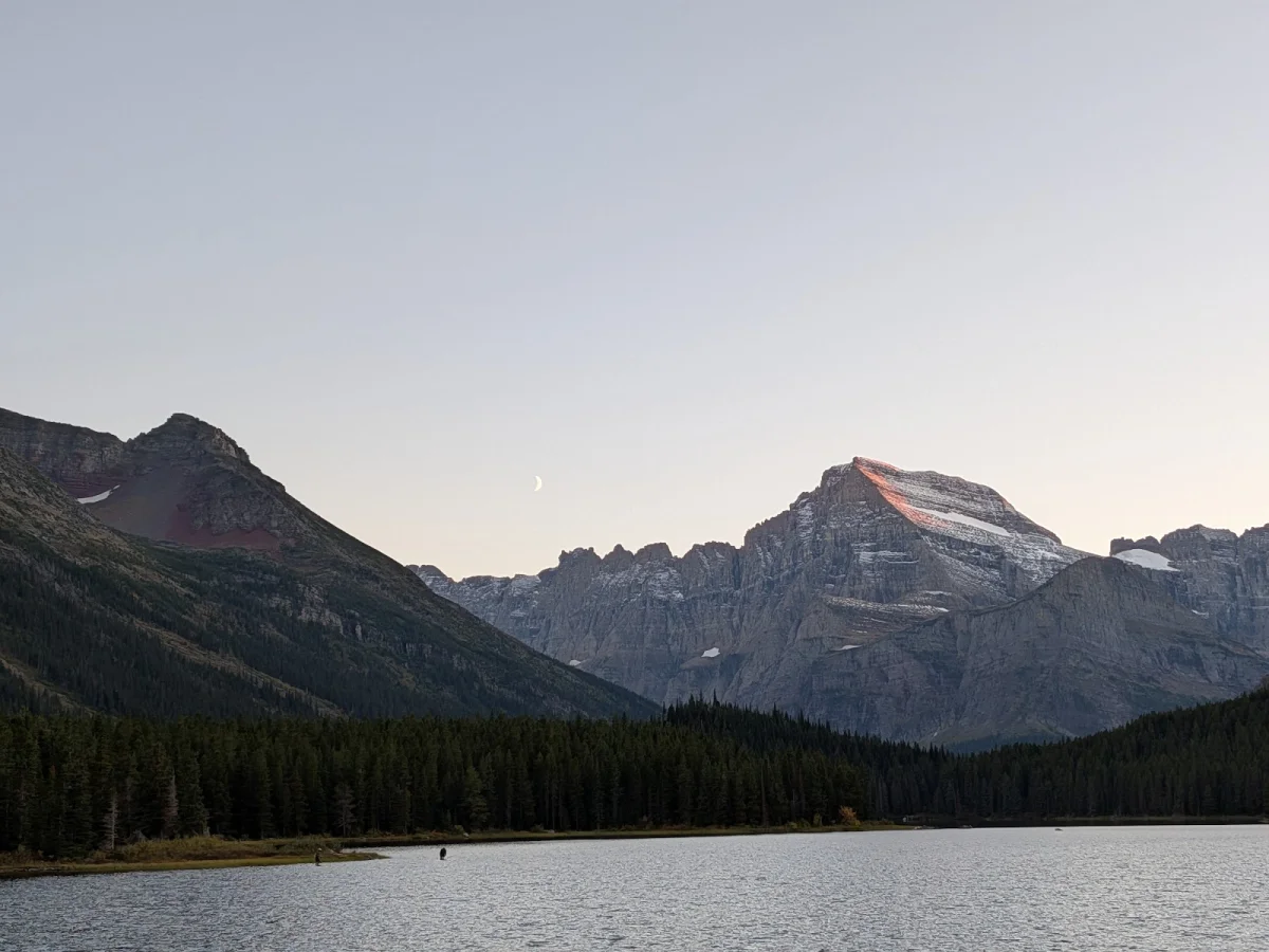 Номер за $364 и медведи под окном: как мы год ждали этот отель Many Glacier Hotel, Глейшер, Монтана, путешествия, отели, медведи, гризли, США, национальные парки, бронирование