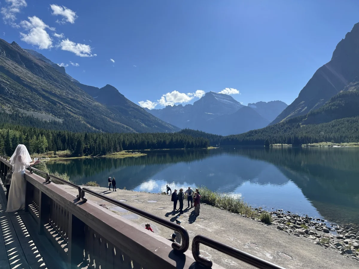 Номер за $364 и медведи под окном: как мы год ждали этот отель Many Glacier Hotel, Глейшер, Монтана, путешествия, отели, медведи, гризли, США, национальные парки, бронирование