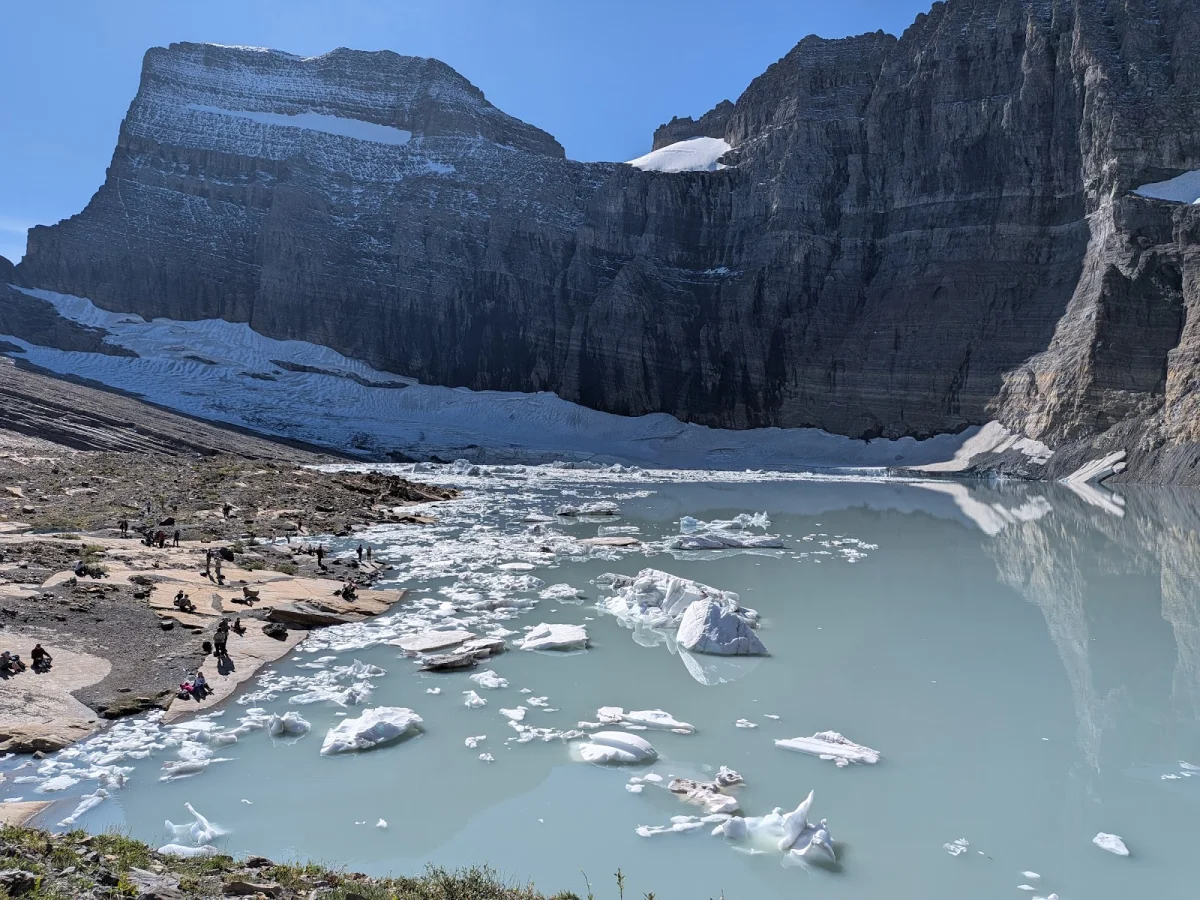 Many Glacier: отель, ледники и лоси Many Glacier, Глейшер, хайкинг, ледник Гриннелл, лодочная прогулка, дикие животные, национальный парк, США, путешествие, отель