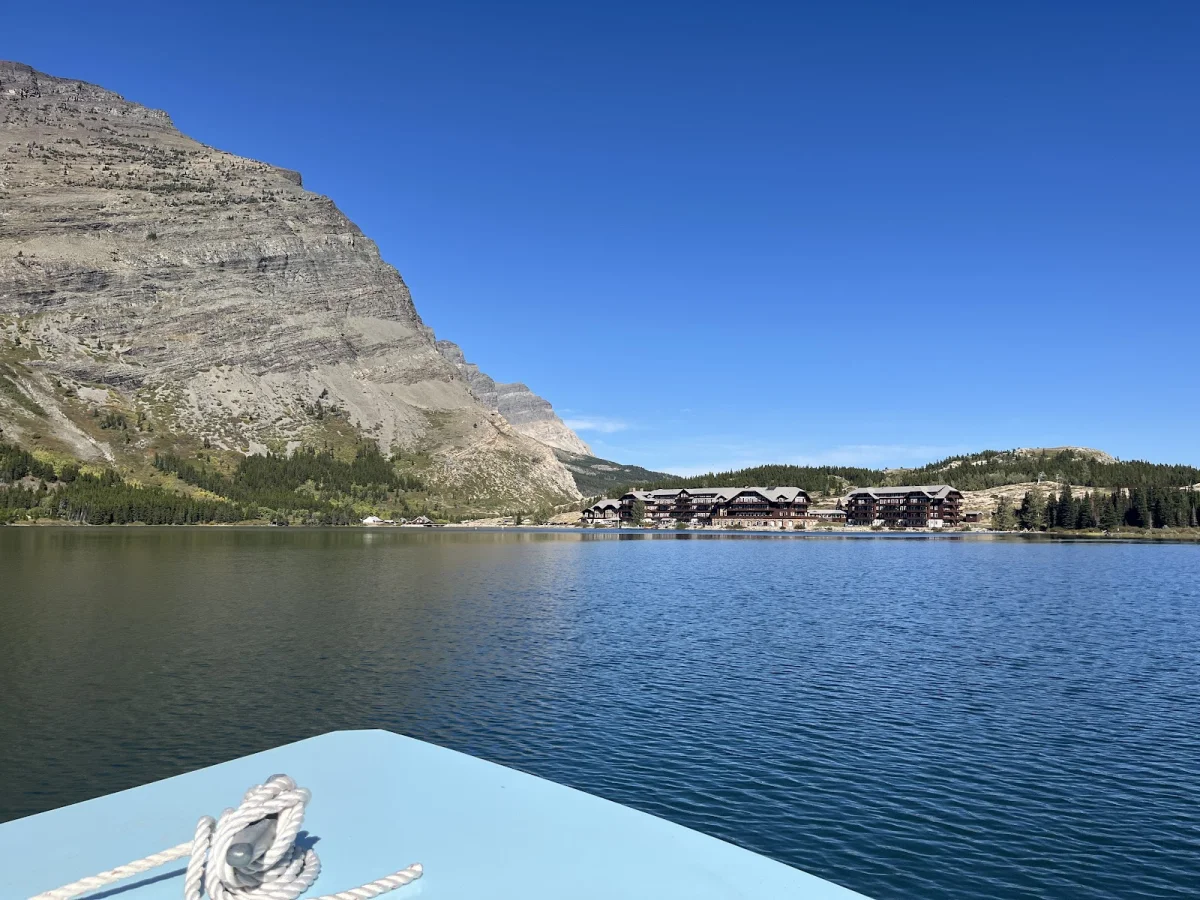 Many Glacier: отель, ледники и лоси Many Glacier, Глейшер, хайкинг, ледник Гриннелл, лодочная прогулка, дикие животные, национальный парк, США, путешествие, отель