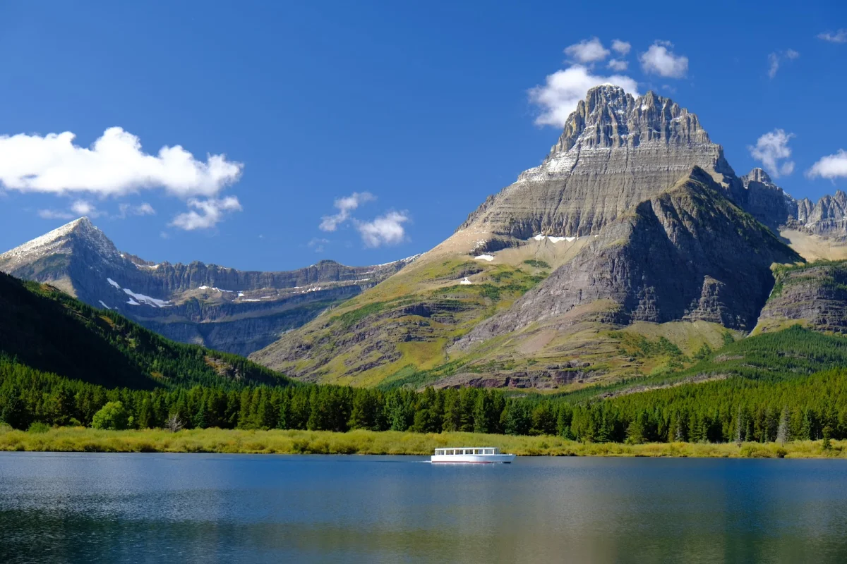 Many Glacier: отель, ледники и лоси Many Glacier, Глейшер, хайкинг, ледник Гриннелл, лодочная прогулка, дикие животные, национальный парк, США, путешествие, отель