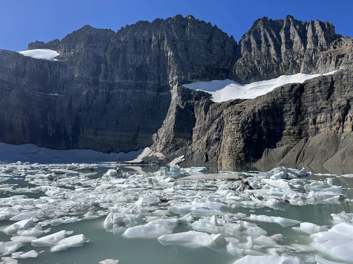 Many Glacier: отель, ледники и лоси Many Glacier, Глейшер, хайкинг, ледник Гриннелл, лодочная прогулка, дикие животные, национальный парк, США, путешествие, отель