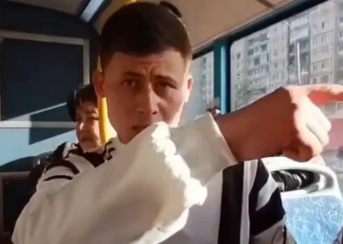 Ударил пенсионера и остался безнаказанным: странное дело в Питере происшествия, Санкт-Петербург, мигранты, хулиганство, суд, общество, конфликт