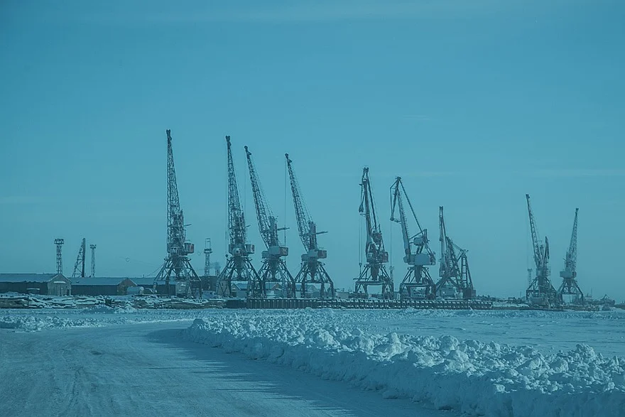 Город, который бросили: Нижнеянск между прошлым и будущим Нижнеянск, Якутия, Арктика, заброшенные города, порт, Северный морской путь, история, Россия