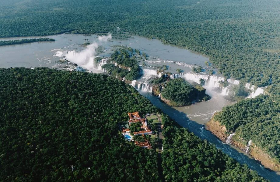 Ночлег у «Глотки дьявола»: отель, где водопад за стеной Hotel das Cataratas, Игуасу, Бразилия, отели, путешествия, природа, люкс