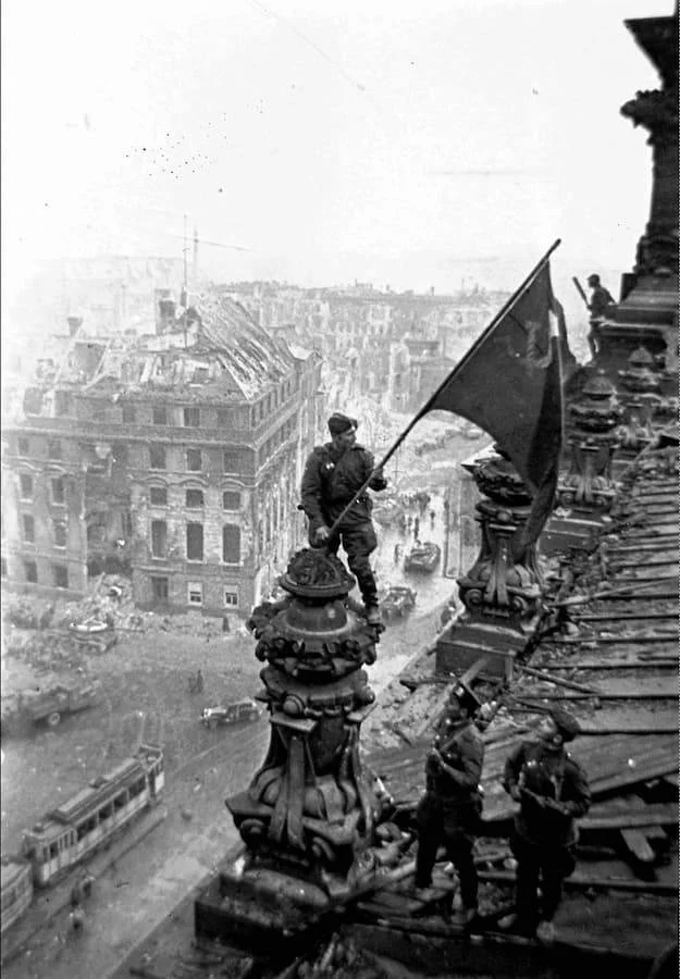 Фотограф, снявший Победу, но не получивший наград Фотограф, снявший Победу, но не получивший наград Евгений Халдей, история, фотография, Великая Отечественная война, репрессии, биография, знамя Победы