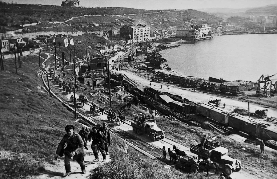 Фотограф, снявший Победу, но не получивший наград Фотограф, снявший Победу, но не получивший наград Евгений Халдей, история, фотография, Великая Отечественная война, репрессии, биография, знамя Победы