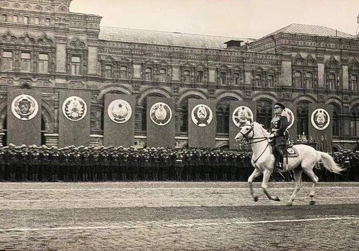 Фотограф, снявший Победу, но не получивший наград Фотограф, снявший Победу, но не получивший наград Евгений Халдей, история, фотография, Великая Отечественная война, репрессии, биография, знамя Победы