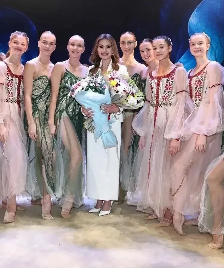Кабаева вышла в свет в Мумбаи Алина Кабаева, художественная гимнастика, фестиваль Алина, Индия, знаменитости, спорт